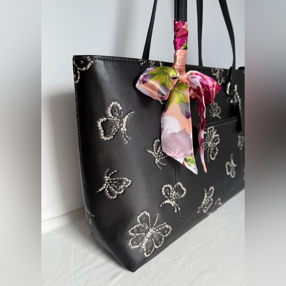 NWT Coach Station shoulder bag 
Butterfly Print Black/Silver styled with scarf - Picture 8 of 16